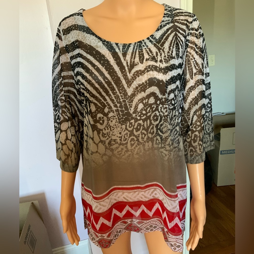 Chic Women's Black and Red Patterned Top